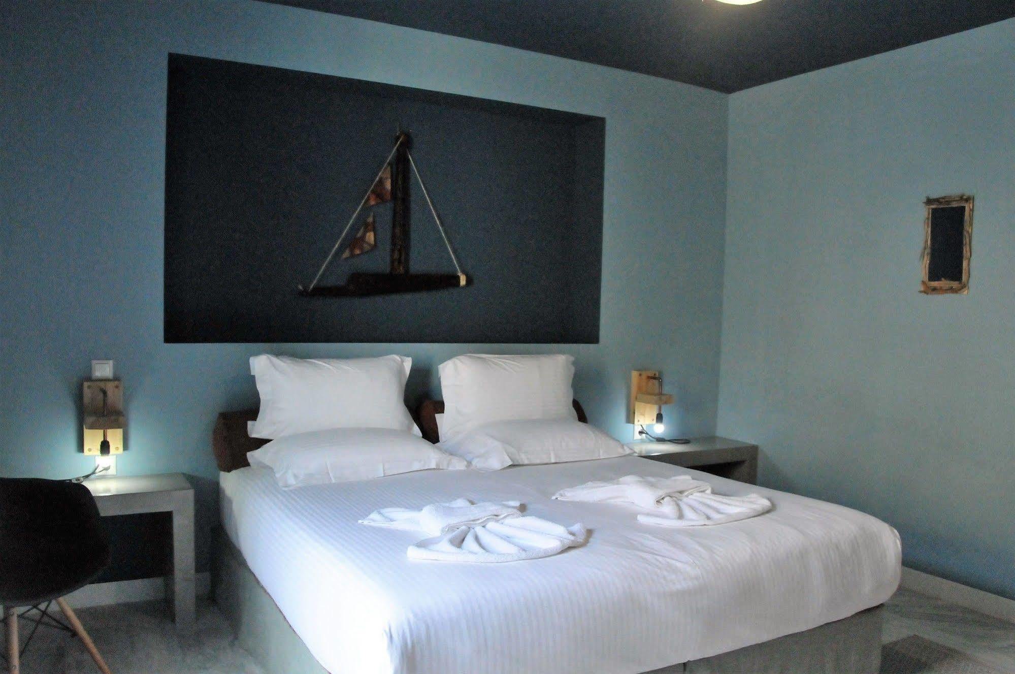 Lotus Center Apartments Атина Екстериор снимка