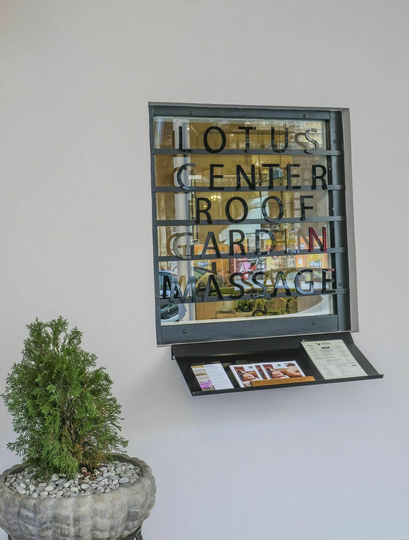 Lotus Center Apartments Атина Екстериор снимка