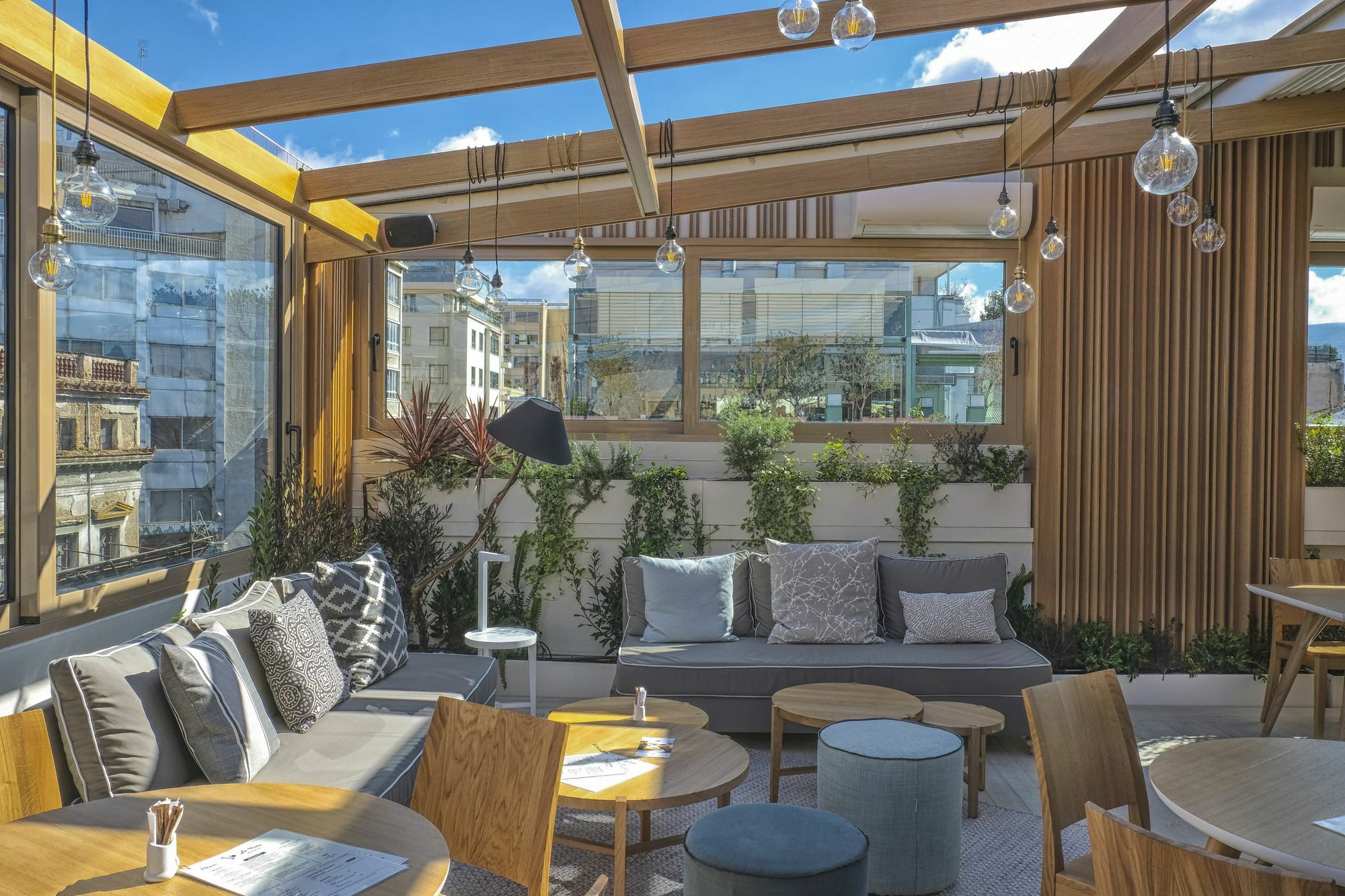 Lotus Center Apartments Атина Екстериор снимка